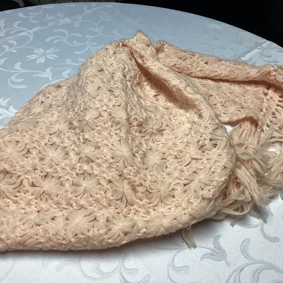 Pink SPRING FLUFFY SHAWL. - Picture 4 of 5